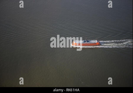 Vista aerea di Staten Island Ferry Crossing del porto di New York, New York, NY, STATI UNITI D'AMERICA, vista generale GV Foto Stock