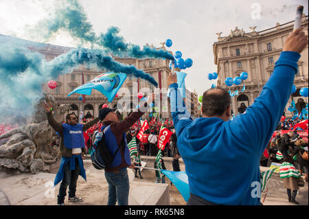 Roma, 09/02/2019: 'futuro al lavoro" manifestazione nazionale unitaria dei sindacati CGIL, CISL e UIL. Piazza della Repubblica. ©Andrea Sabbadini Foto Stock