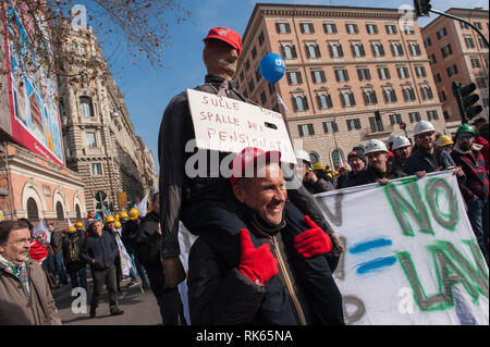 Roma, 09/02/2019: 'futuro al lavoro" manifestazione nazionale unitaria dei sindacati CGIL, CISL e UIL. ©Andrea Sabbadini Foto Stock