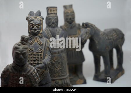 Modello piccolo Guerriero di terracotta souvenir da Xi'an in Cina Foto Stock