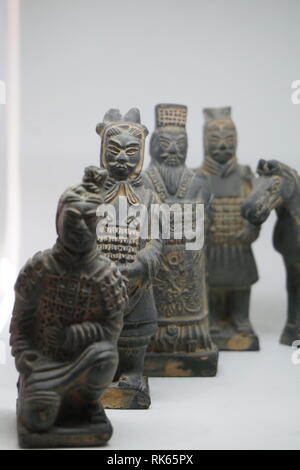 Modello piccolo Guerriero di terracotta souvenir da Xi'an in Cina Foto Stock