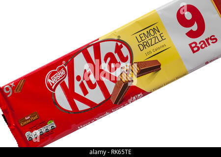 Pack di Nestlé lemon drizzle KitKat 9 bar impostato su sfondo bianco - Kit Kat kit kitkats kats Foto Stock