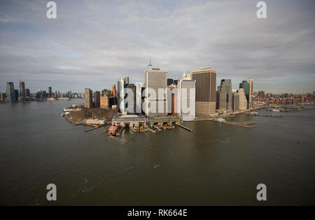 Vista aerea del quartiere finanziario e il centro di Manhattan, NY, STATI UNITI D'AMERICA, vista generale GV Foto Stock