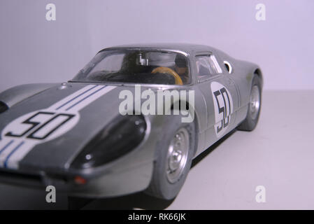 Un piccolo slot car. Una Ford GT con il numero 50 Foto Stock