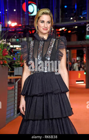 Berlino, Germania. 09Feb, 2019. Danica Curcic frequentando il 'Out Stealing Horses premiere alla sessantanovesima Festival Internazionale del Cinema di Berlino/Berlinale 2019 alla Berlinale Palast il 9 febbraio 2019 a Berlino, Germania. Credito: Geisler-Fotopress GmbH/Alamy Live News Foto Stock