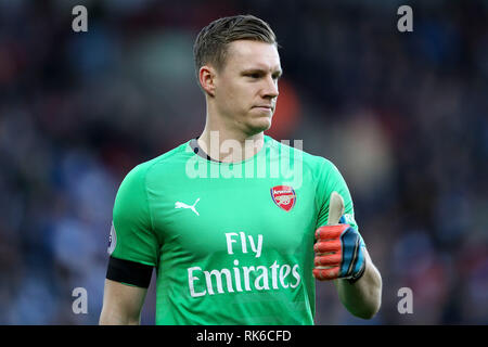 Huddersfield, nello Yorkshire, Regno Unito. 09 Febbraio, 2019. Arsenal Goalkeeper Bernd Leno dà il pollice in alto segno. Premier League, Huddersfield Town v Arsenal a John Smith's Stadium a Huddersfield sabato 9 febbraio 2019. Questa immagine può essere utilizzata solo per scopi editoriali. Solo uso editoriale, è richiesta una licenza per uso commerciale. Nessun uso in scommesse, giochi o un singolo giocatore/club/league pubblicazioni. pic da Chris Stading/Andrew Orchard fotografia sportiva/Alamy Live news Foto Stock