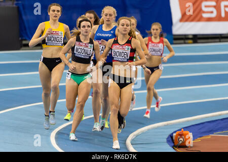 Birmingham, Regno Unito. 9 Feb 2019. Da sinistra Kerry Macangus, Sarah McDonald e Katie Snowden nelle donne il 1500 Metri durante la finale SPAR British Indoor Athletics Championships 2019 all'Arena Birmingham su Sabato, 09 febbraio 2019. BIRMINGHAM INGHILTERRA. (Solo uso editoriale, è richiesta una licenza per uso commerciale. Nessun uso in scommesse, giochi o un singolo giocatore/club/league pubblicazioni.) Credito: Taka G Wu/Alamy News Credito: Taka Wu/Alamy Live News Foto Stock