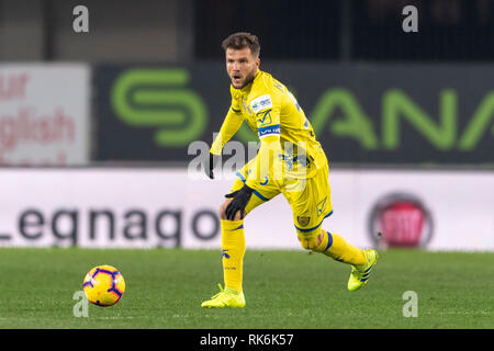 Perparim Hetemaj (Chievo Verona) durante l'italiano 'Serie A' match tra Chievo Verona 0-3 Roma a Marcantonio Bentegodi Stadium nel febbraio 08, 2019 a Verona, Italia. Credito: Maurizio Borsari/AFLO/Alamy Live News Foto Stock