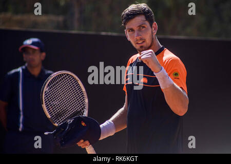 Buenos Aires, capitale federale, Argentina. Il 9 febbraio, 2019. Argentina aperto ha iniziato la sua versione 2019, questo sabato, con il primo qualy corrispondenze e il sorteggio del main draw. Da 11 la mattina nella fase preliminare ha iniziato.Nel campo 2, dopo il trionfo del brasiliano Rogerio Dutra Silva prima il norvegese Casper Ruud fatto debuttare il massimo preferito, il britannico Cameron Norrie che avevano a rivolgere un appello a tutte le sue risorse per sigillare la vittoria prima di Andrej Martin, della Slovacchia, da una strenua 6 -4, 4-6 e 7-5.Nella foto il britannico Cameron Norrie. (Credito Immagine: © Roberto Almeida Foto Stock