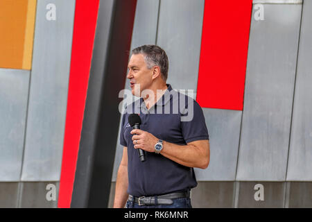 Melbourne, Australia. 10 feb 2019. Penrite Racing - Erebus Motorsport 2019 stagione di lancio. Federation Square ,Melbourne, Victoria, Australia. Neil Host Crompton che ospita la stagione di lancio. Credito: Brett keating/Alamy Live News Foto Stock