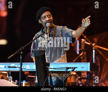 Florida, Stati Uniti d'America. 9 Feb 2019. Leroy "Lonnie' Giordania di guerra esegue al Magic City Casino il 9 febbraio 2019 a Miami in Florida. MPI credito04/MediaPunch Credito: MediaPunch Inc/Alamy Live News Foto Stock