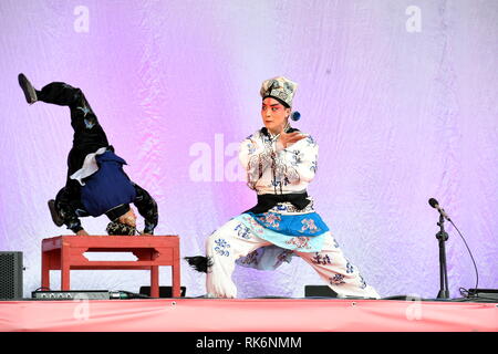 Lisbona, Portogallo. Il 9 febbraio, 2019. Gli artisti della nazionale cinese di Pechino Opera Company eseguire opera durante 'Felice Anno Nuovo Cinese' in festa a Lisbona, la capitale del Portogallo, nel febbraio 9, 2019. Credito: Zhang Liyun/Xinhua/Alamy Live News Foto Stock