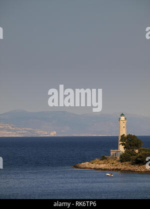 Faro nel porto Githeio, Grecia Foto Stock