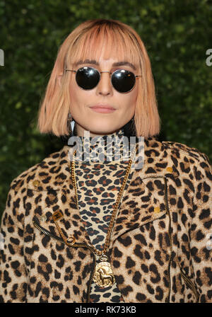 Noomi Rapace arriva per il Charles Finch x Chanel pre-cena di BAFTA, a Mayfair, Londra. Foto Stock