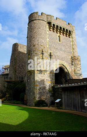 La torre e la porta di Lewes Castle. East Sussex, Regno Unito. Foto Stock