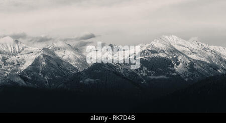 Kings Canyon montagna con la neve e il cloud al tramonto Foto Stock