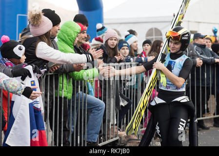 Lara Malsiner dell Italia compete alla FIS Ski Jumping World Cup Ladies Ljubno il 9 febbraio 2019 a Ljubno, Slovenia. (Foto di Rok Rakun / Pacific Stampa) Foto Stock