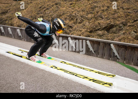 Lara Malsiner dell Italia compete durante l evento di team alla FIS Ski Jumping World Cup Ladies Ljubno il 9 febbraio 2019 a Ljubno, Slovenia. (Foto di Rok Rakun / Pacific Stampa) Foto Stock