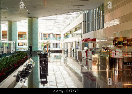 HONG KONG - Giugno 04, 2015: Regal Airport Hotel interior. Regal Airport Hotel direttamente legato all'Aeroporto Internazionale di Hong Kong Foto Stock