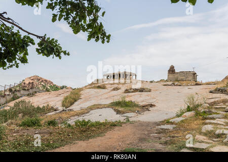 Il paesaggio di Hampi è diffusa con la favolosa rock cut i templi e le bellezze naturali di massi. Foto Stock