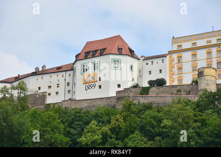 Passau, Germania - Vista sulla Veste Oberhaus fortezza nel centro storico di Passau, Baviera, Germania Foto Stock