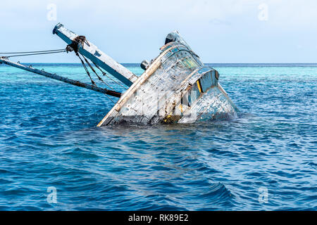Naufragio in Vaavu atoll vicino Keyohoo Isola, Maldive Foto Stock