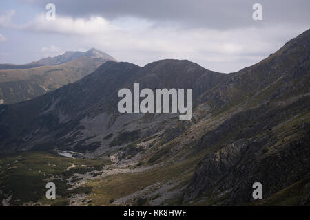 Vista dal monte Chopok su un giorno d'estate e sci escursionismo resort Jasna, Bassi Tatra National Park, Slovacchia Foto Stock