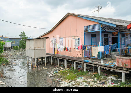 Pulau Ketam, Malaysia. Gennaio 2019. le tipiche case su palafitte sul mare Foto Stock