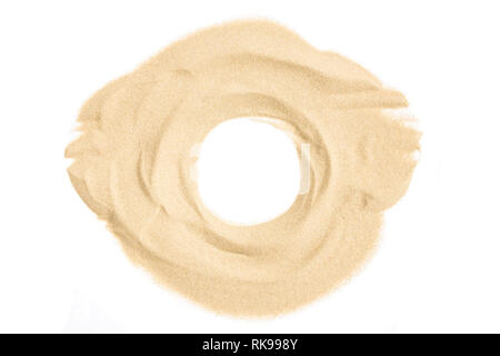 Cerchio di sabbia isolata su sfondo bianco Foto Stock