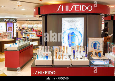 HONG KONG - Giugno 01, 2015: interno del centro commerciale per lo shopping di Hong Kong. Hong Kong centri commerciali per lo shopping sono alcune delle più grandi e più impressionante di wor Foto Stock