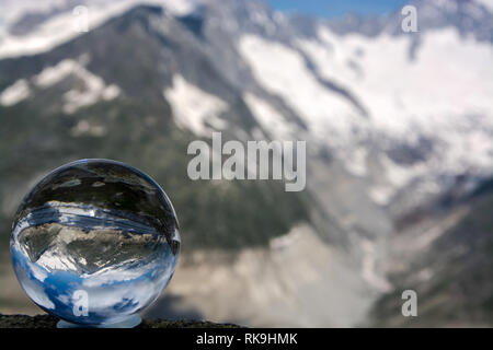 Il ghiacciaio di Aletsch è il più grande ghiacciaio nella parte orientale delle Alpi bernesi nel cantone svizzero del Vallese. Foto Stock