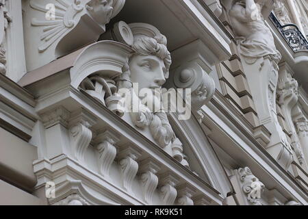 Frammento di stile Art Nouveau Jugendstil . L'architetto è M. Eisenstein, Riga, Lettonia. Foto Stock