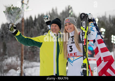 Sono, Svezia. 26 gen, 2017. Sci alpino, del campionato del mondo di downhill, signore: l'ex corridore di sci Ingemar Stenmark (l) dalla Svezia sorge accanto al vincitore della medaglia di bronzo, Lindsey Vonn dagli USA. Credito: Michael Kappeler/dpa/Alamy Live News Foto Stock