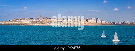 Panorama sul mare di Saint Malo, Bretagna Francia Foto Stock