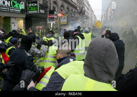 Violenze contrassegnare la XIII Giornata di giacche gialle di mobilitazione, Lione, Francia Foto Stock