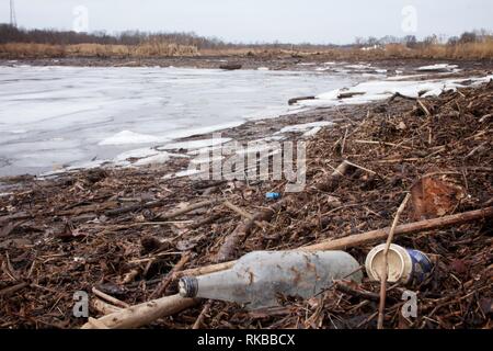 Croydon, Pennsylvania / STATI UNITI D'America - 6 Febbraio 2019: Vista di Jack's Marina il ripristino delle zone umide alla confluenza del fiume Delaware e Neshaminy Creek. Foto Stock