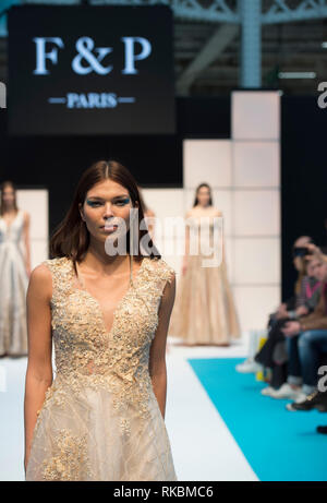 Il 10 febbraio 2019. Pronto a indossare passerella sfilata di moda a Londra puro, Olympia Foto Stock