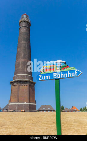 Informazioni registrazione e il faro nel centro di Borkum, Germania Foto Stock