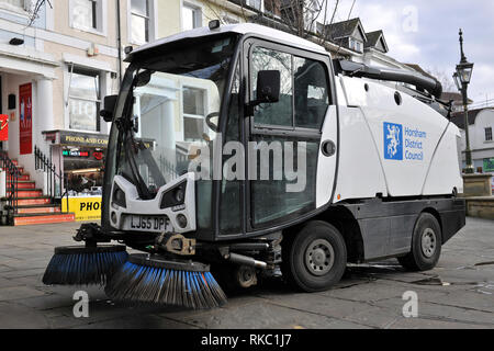 Johnston CX200 Compact macchina di pulizia stradale - Horsham West Sussex, in Inghilterra, Regno Unito. Foto Stock