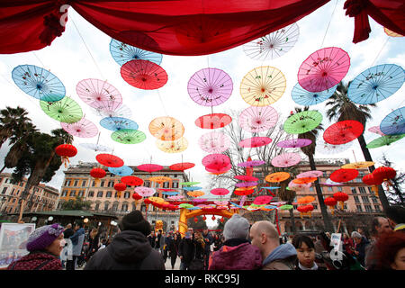 Roma, Italia. 10 feb 2019. Celebrazioni per il Capodanno cinese 2019 a Roma. Questo anno inizia l anno del maiale. Foto di Samantha Zucchi Insidefoto Credito: insidefoto srl/Alamy Live News Foto Stock