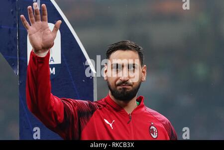 Milano, Italia. 10 feb 2019. Milano, Italia. 10 feb 2019.ESCLUSIVA Milano Foto Spada/LaPresse 10 febbraio 2019 Milano ( Italia ) sport calcio Milan vs Cagliari - Campionato di calcio di Serie A TIM 2018/2019 - Stadio San Siro nella foto: Gianluigi Donnarumma esclusivo a Milano Foto Spada/LaPresse , 10 febbraio 2019 Milano ( Italia ) sport soccer Milan vs Cagliari - Italian Football Championship League A TIM 2018/2019 - San Siro in pic: Gianluigi Donnarumma Credito: LaPresse/Alamy Live News Foto Stock