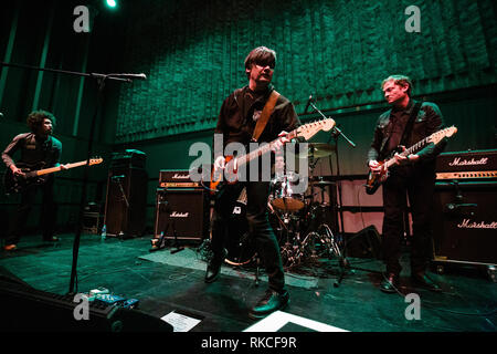 Cambridge, Regno Unito. Il 10 febbraio, 2019. American art indie rock band ...e saprete noi dal sentiero dei morti si esibisce dal vivo a piani centro del campo in Eddington festeggia 20 anni dell'album Madonna. Richard Etteridge / Alamy Live News Foto Stock