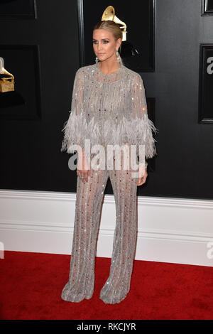 Los Angeles, Ca, Stati Uniti d'America. 10 Febbraio, 2019. Ashlee Simpson a 61° Annual Grammy Awards alla Staples Center a Los Angeles, la California il 10 febbraio 2019. Credito: Faye Sadou/media/punzone Alamy Live News Foto Stock