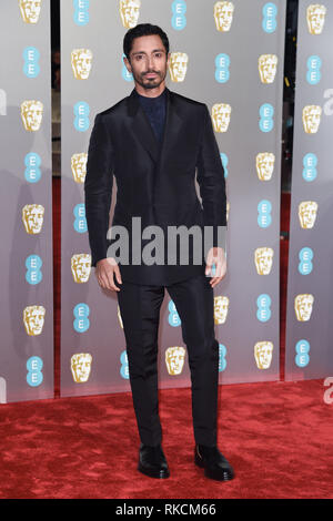 Londra, Regno Unito. 10 Febbraio, 2019. Londra, Regno Unito. Febbraio 10, 2019: Riz Ahmed arriva per il BAFTA Film Awards 2019 presso la Royal Albert Hall di Londra. Immagine: Steve Vas/Featureflash Credito: Paul Smith/Alamy Live News Foto Stock