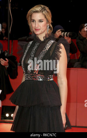Danica Curcic frequentando il "fuori a rubare i cavalli / Ud og stjaele heste' premiere alla sessantanovesima Berlin International Film Festival / Berlinale 2019 alla Berlinale Palast su Febbraio 09, 2019 a Berlino, Germania. | Utilizzo di tutto il mondo Foto Stock
