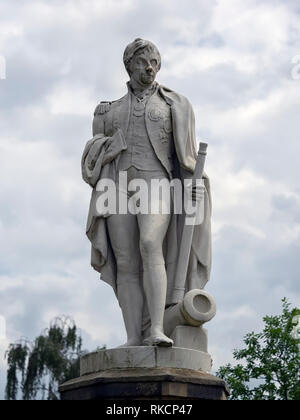 NORWICH, NORFOLK, Regno Unito - 13 GIUGNO 2018: Statua del Signore Nelson nei giardini della Cattedrale Foto Stock