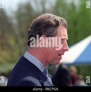 Royal visita a Sutton Scotney, Hampshire, Inghilterra, Regno Unito da Altezza Reale il Principe Charles Arthur George il Principe del Galles e conte di Chester, duca di Cornovaglia, duca di Rothesay mercoledì 22 aprile 1998 Foto Stock