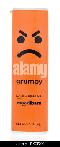 Winneconne, WI - 8 Febbraio 2019: un pacchetto di Moodibars grumpy candy bar isolato su un background Foto Stock
