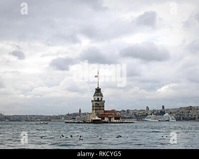 Maiden la torre sul Bosforo Istanbul con una lunga esposizione Foto Stock