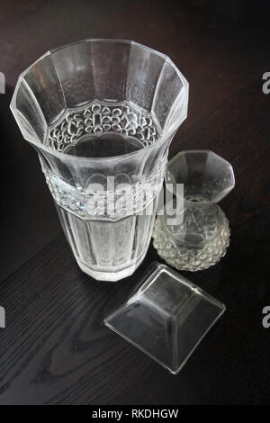 Still Life fotografia di oggetti di classe sul tavolo di legno sfondo Foto Stock